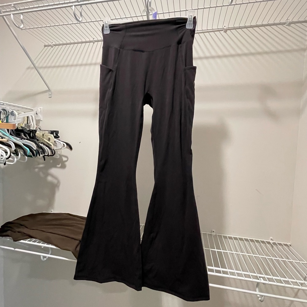 Buff Bunny Flared Legacy Leggings with Pockets
(Short) never worn